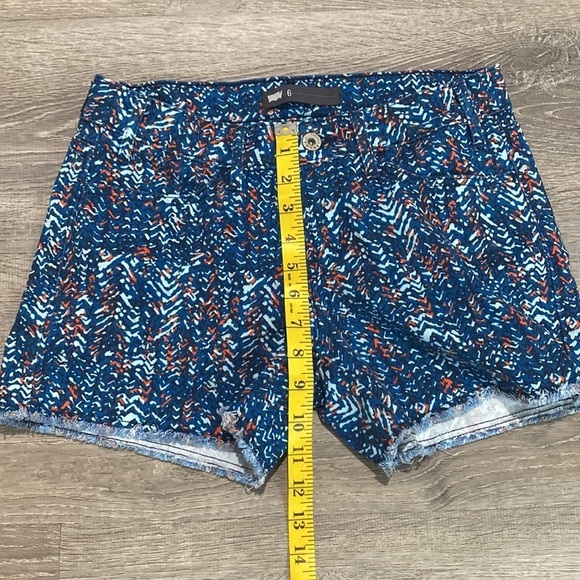 LEVI'S ABSTRACT PRINT DENIM SHORTS LOW-RISE BLUE & ORANGE SIZE 6 W28 - Picture 7 of 9